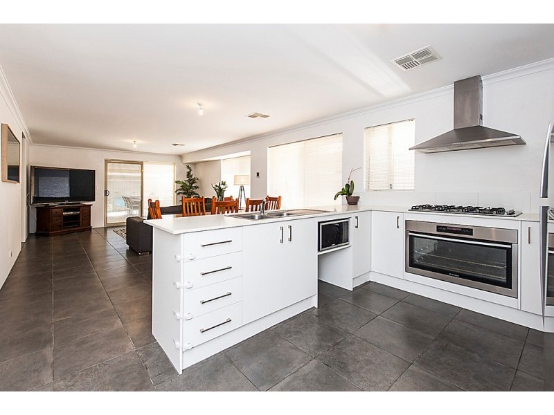 11 Ettrick Way, Golden Bay WA 6174