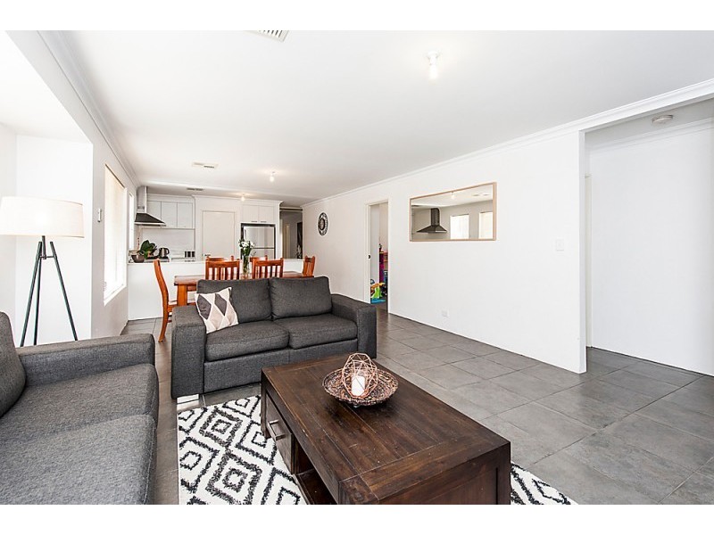 11 Ettrick Way, Golden Bay WA 6174
