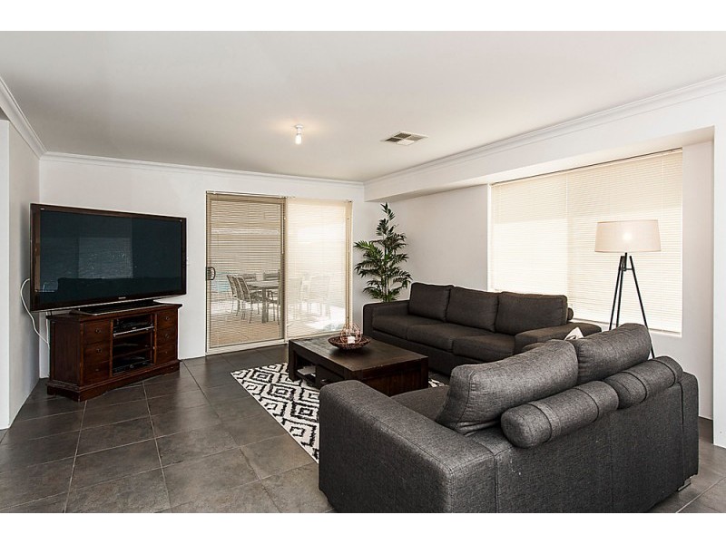 11 Ettrick Way, Golden Bay WA 6174