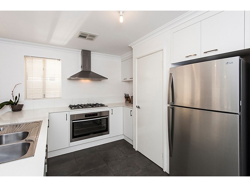 11 Ettrick Way, Golden Bay WA 6174