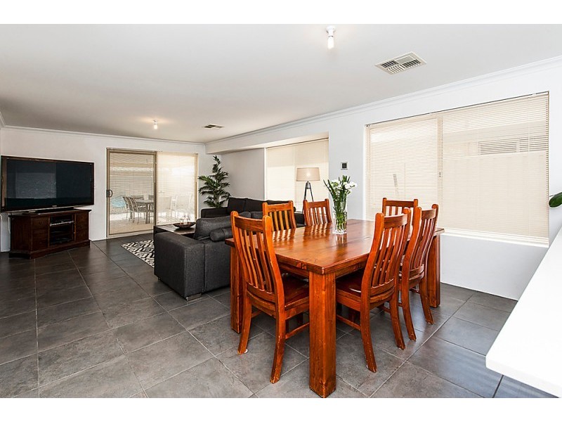 11 Ettrick Way, Golden Bay WA 6174