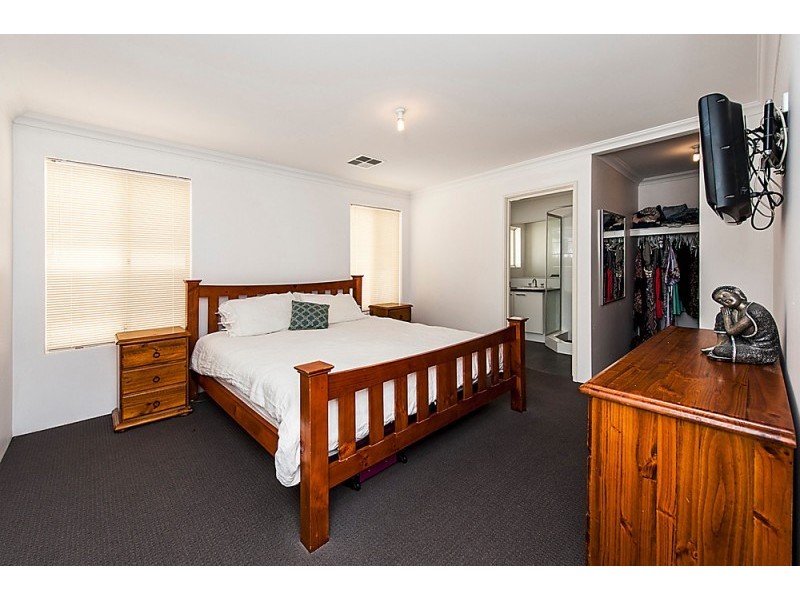 11 Ettrick Way, Golden Bay WA 6174