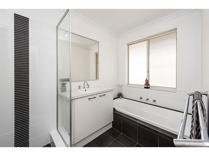 11 Ettrick Way, Golden Bay WA 6174