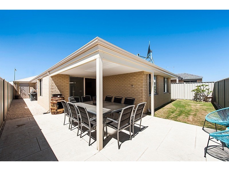 11 Ettrick Way, Golden Bay WA 6174