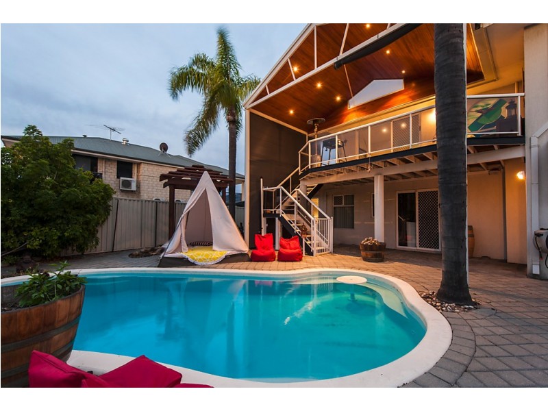 4 Forrester Road, Safety Bay WA 6169