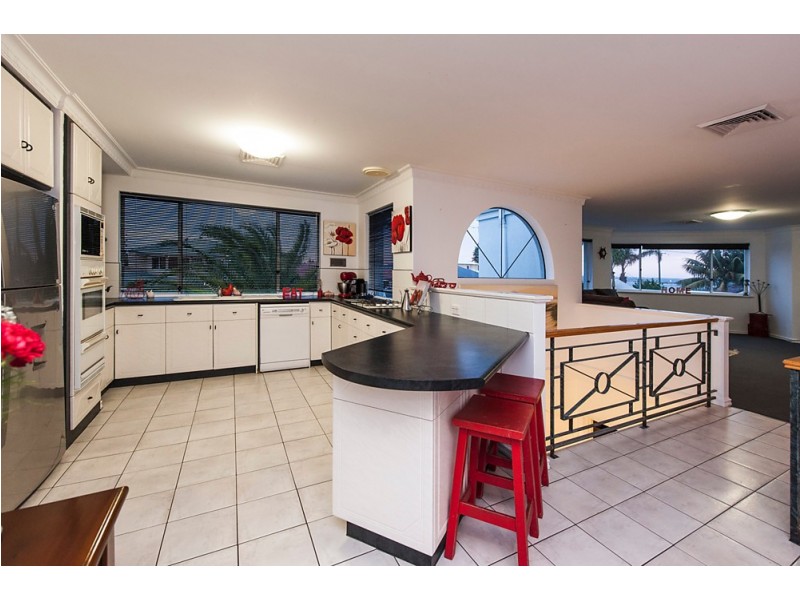 4 Forrester Road, Safety Bay WA 6169