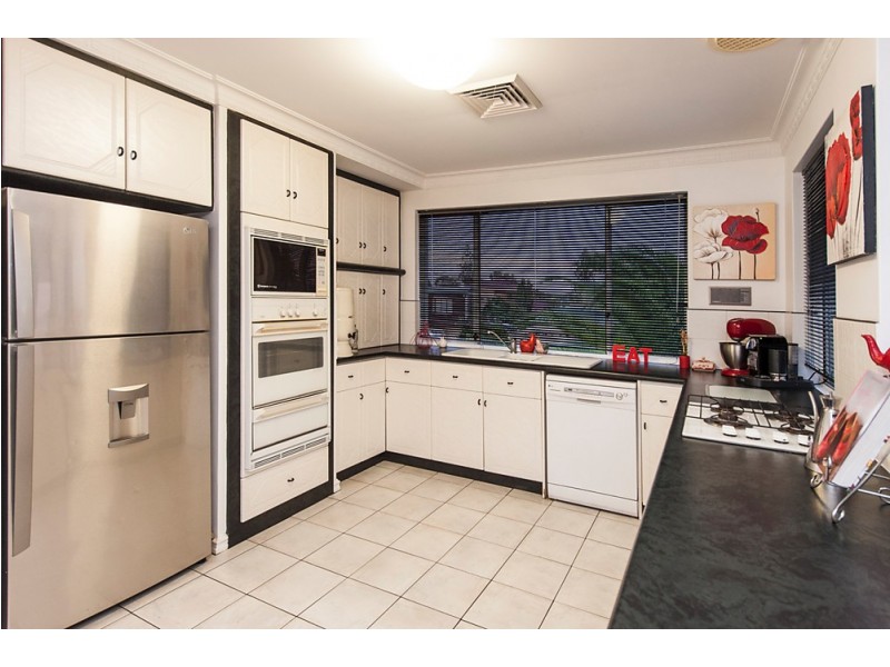 4 Forrester Road, Safety Bay WA 6169