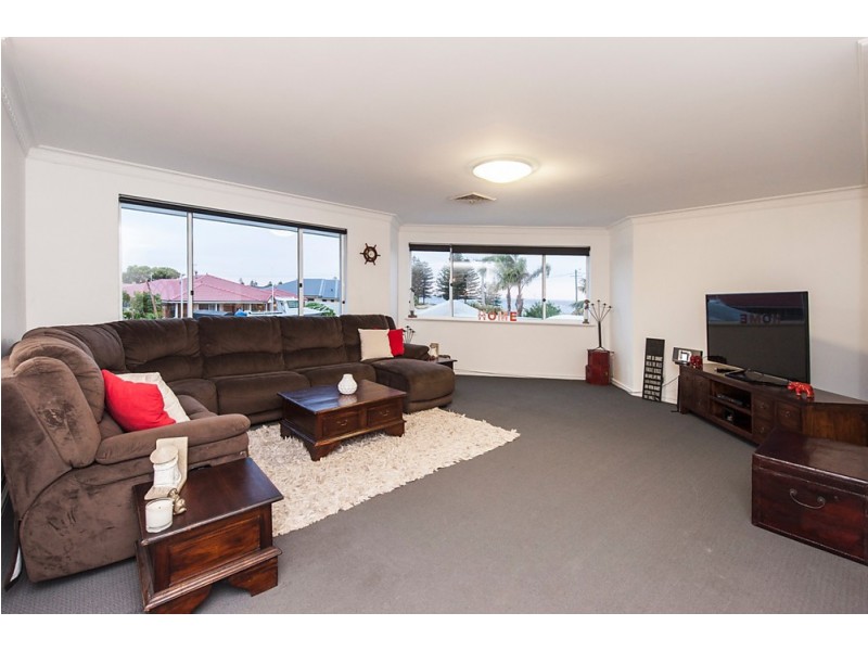 4 Forrester Road, Safety Bay WA 6169