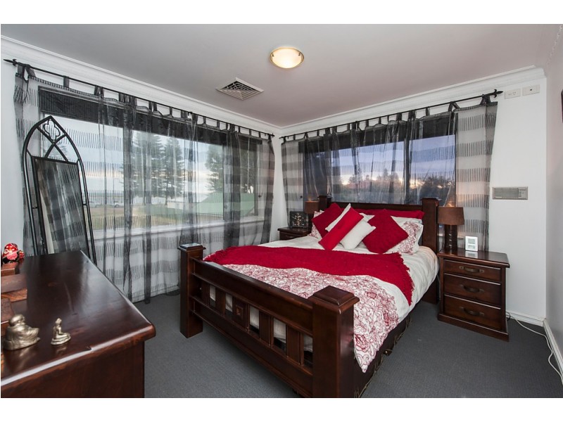 4 Forrester Road, Safety Bay WA 6169