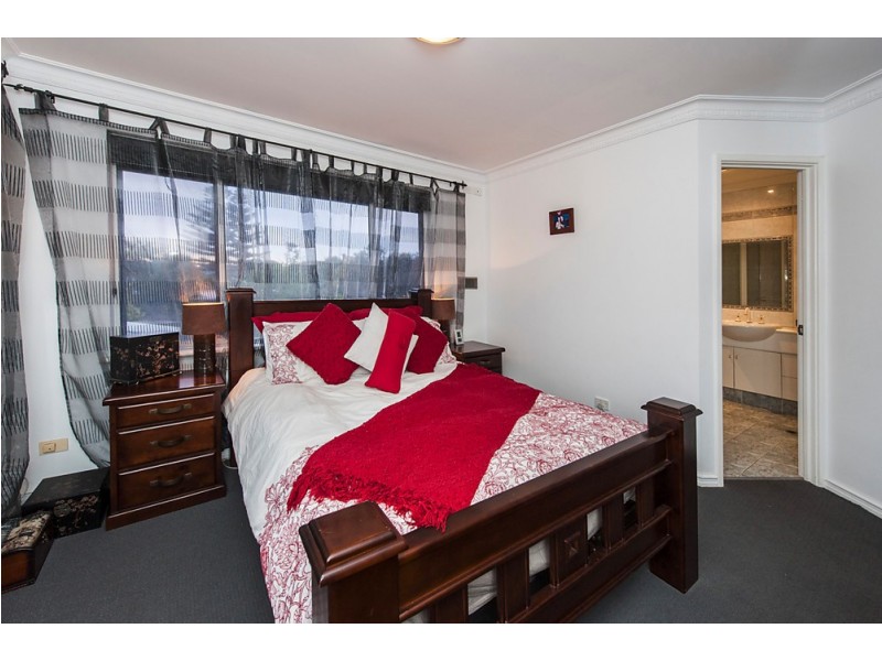 4 Forrester Road, Safety Bay WA 6169