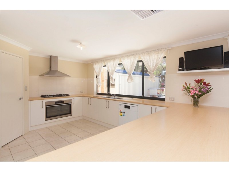 27 Peelfold Glen, Golden Bay WA 6174