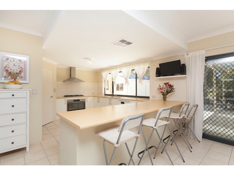 27 Peelfold Glen, Golden Bay WA 6174