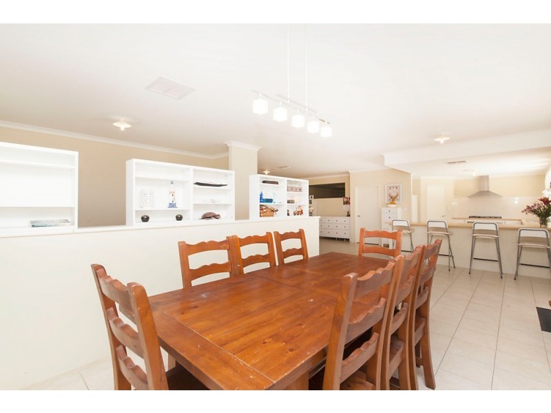 27 Peelfold Glen, Golden Bay WA 6174