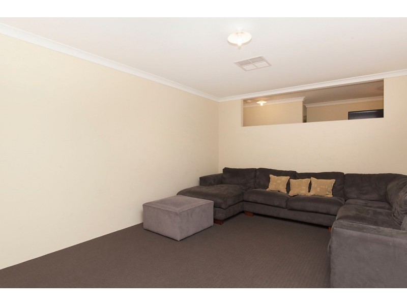 27 Peelfold Glen, Golden Bay WA 6174