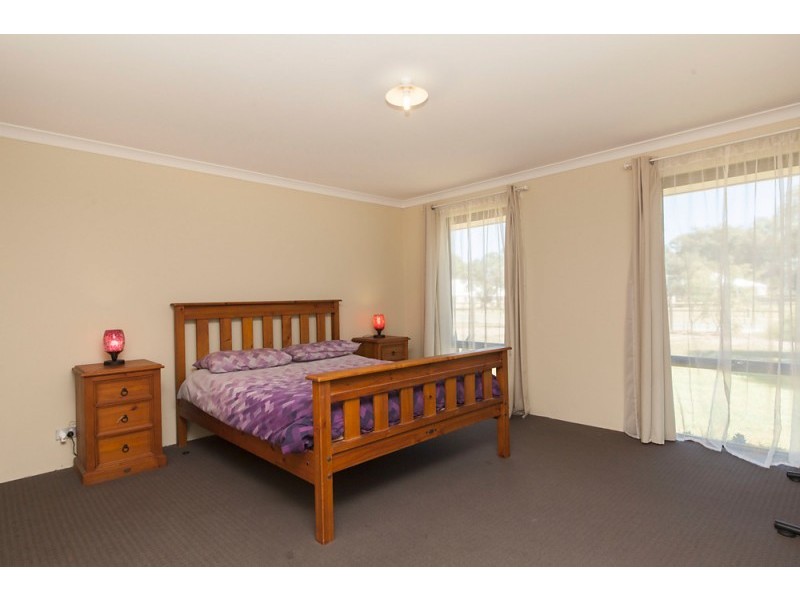 27 Peelfold Glen, Golden Bay WA 6174