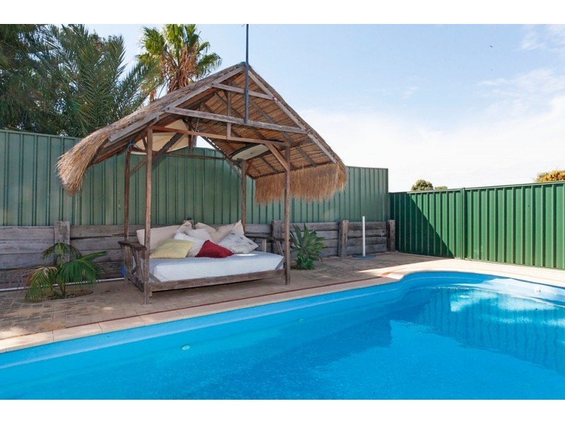 25 Crystaluna Drive, Golden Bay WA 6174