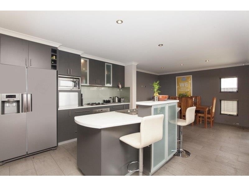 8 Nottely Crescent, Secret Harbour WA 6173