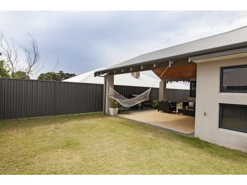 8 Nottely Crescent, Secret Harbour WA 6173