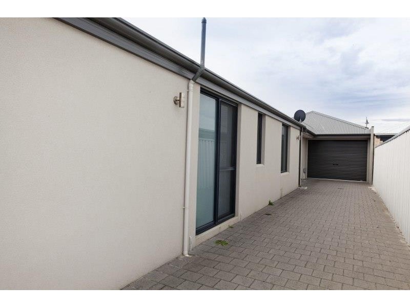 8 Nottely Crescent, Secret Harbour WA 6173