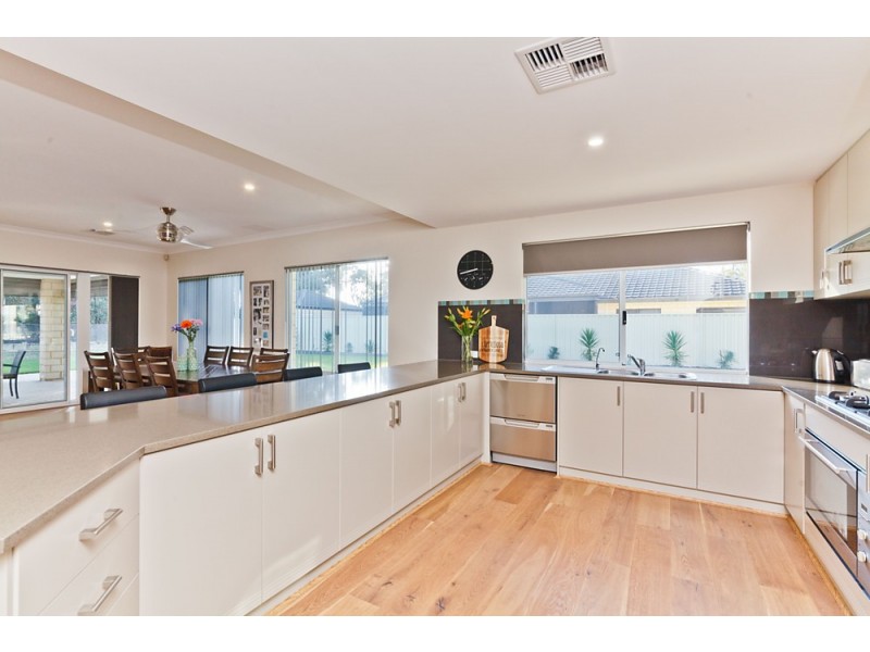 25 Greeson Pwy, Secret Harbour WA 6173