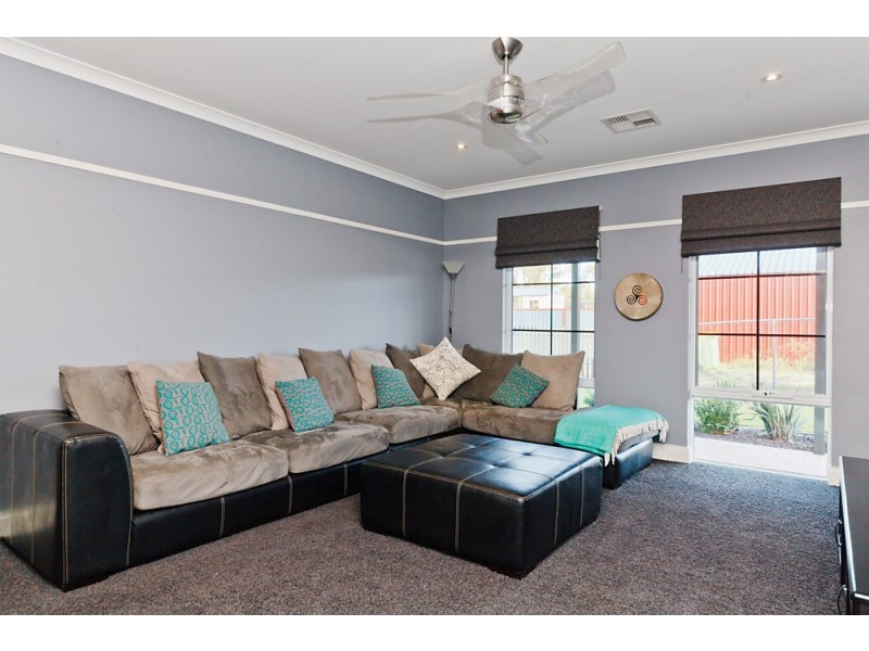 25 Greeson Pwy, Secret Harbour WA 6173