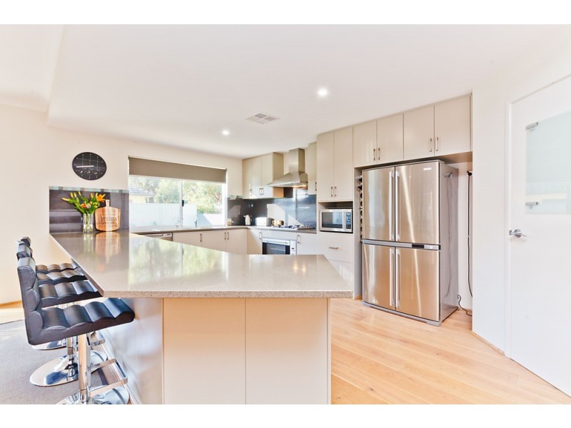 25 Greeson Pwy, Secret Harbour WA 6173