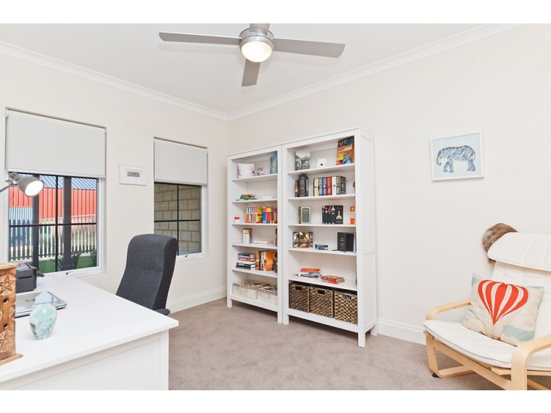 25 Greeson Pwy, Secret Harbour WA 6173