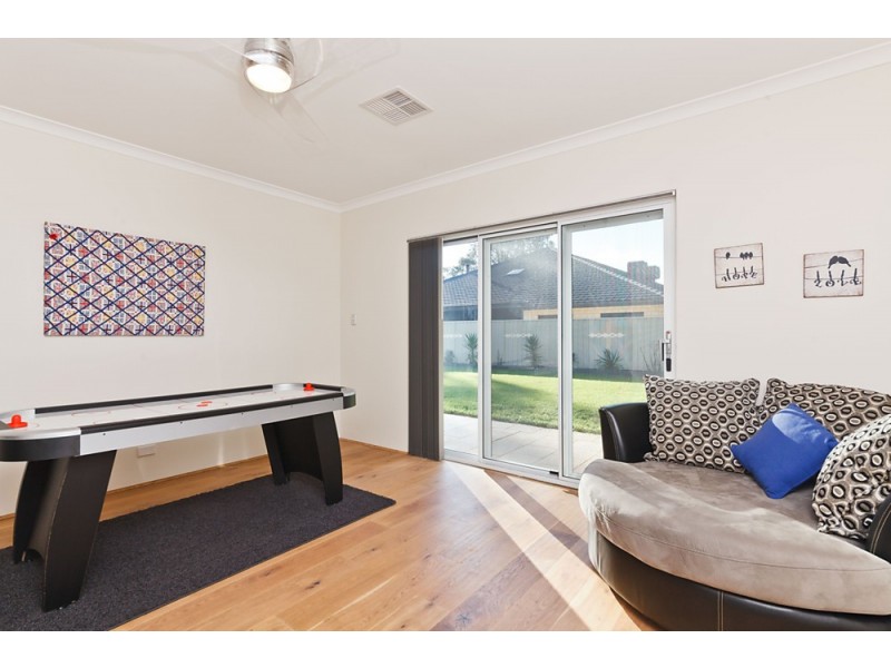 25 Greeson Pwy, Secret Harbour WA 6173