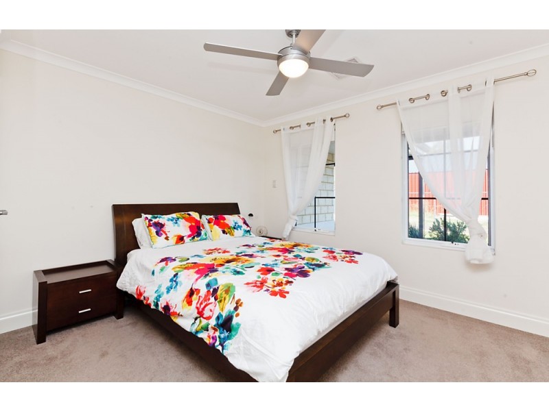 25 Greeson Pwy, Secret Harbour WA 6173