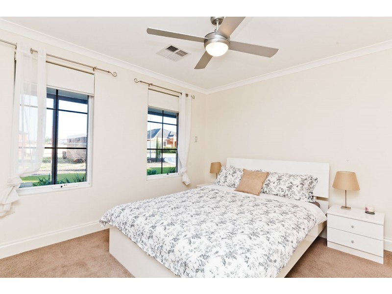 25 Greeson Pwy, Secret Harbour WA 6173