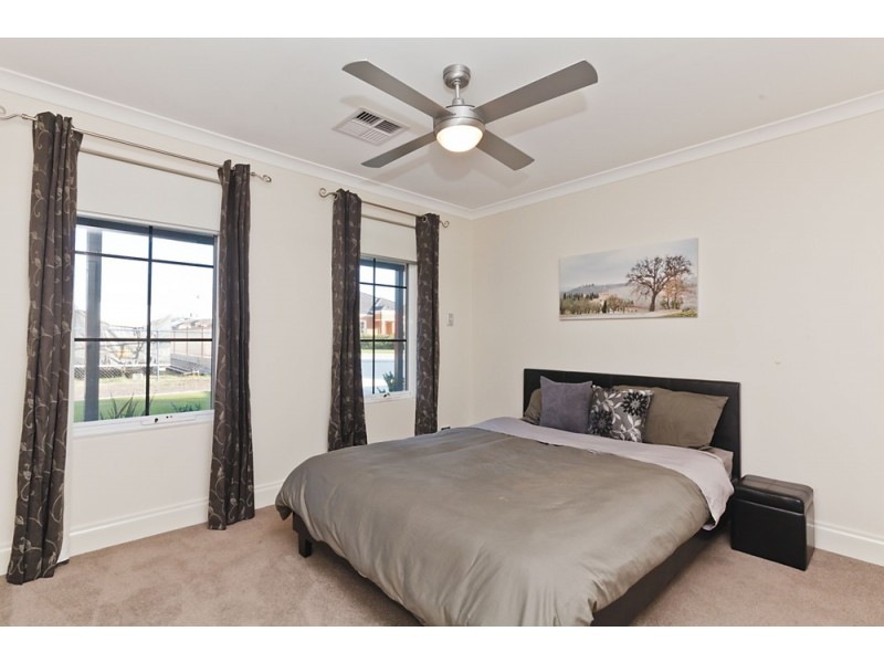 25 Greeson Pwy, Secret Harbour WA 6173