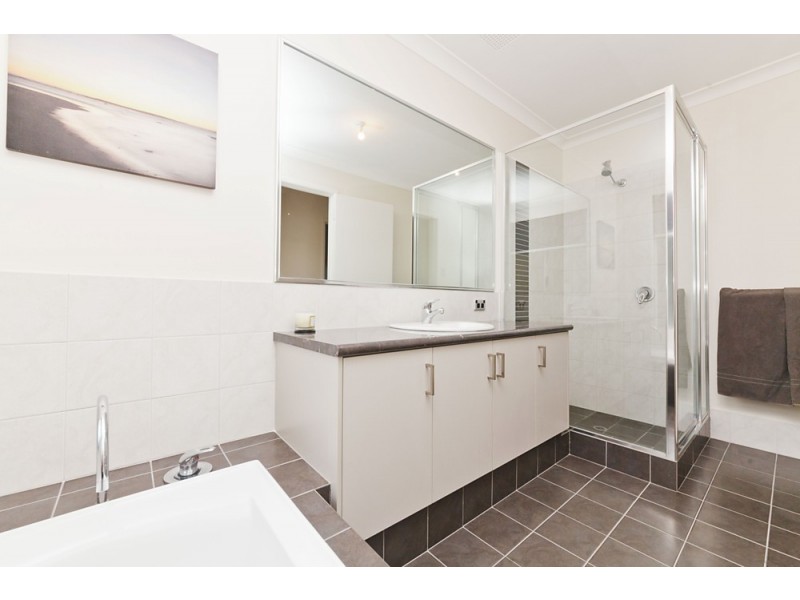 25 Greeson Pwy, Secret Harbour WA 6173