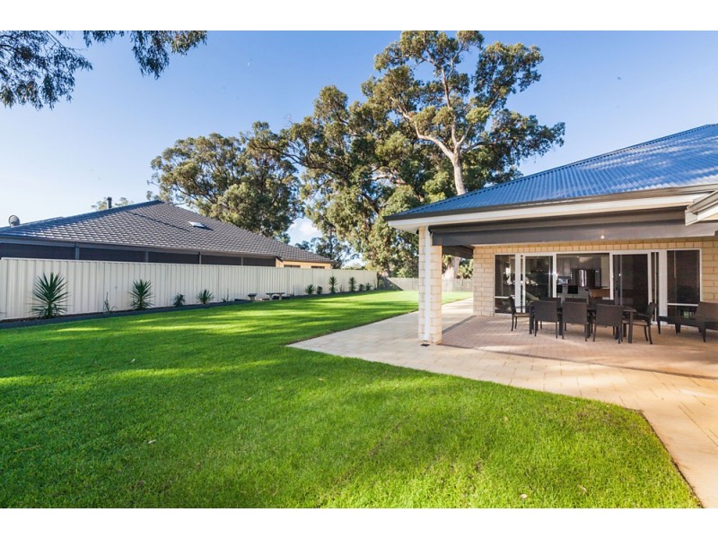 25 Greeson Pwy, Secret Harbour WA 6173