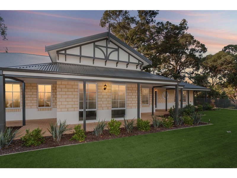 25 Greeson Pwy, Secret Harbour WA 6173