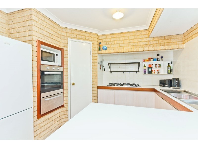 13 Manila Place, Warnbro WA 6169