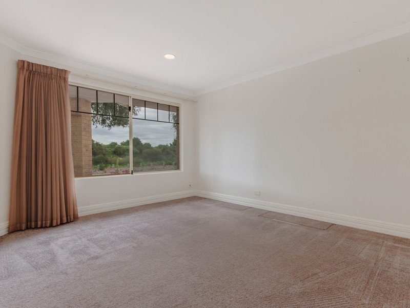 4 Anguilla Court, Secret Harbour WA 6173