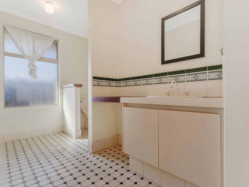 16 Wooleen Street, Golden Bay WA 6174