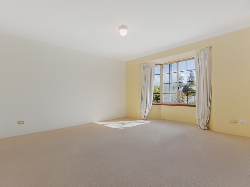 16 Wooleen Street, Golden Bay WA 6174