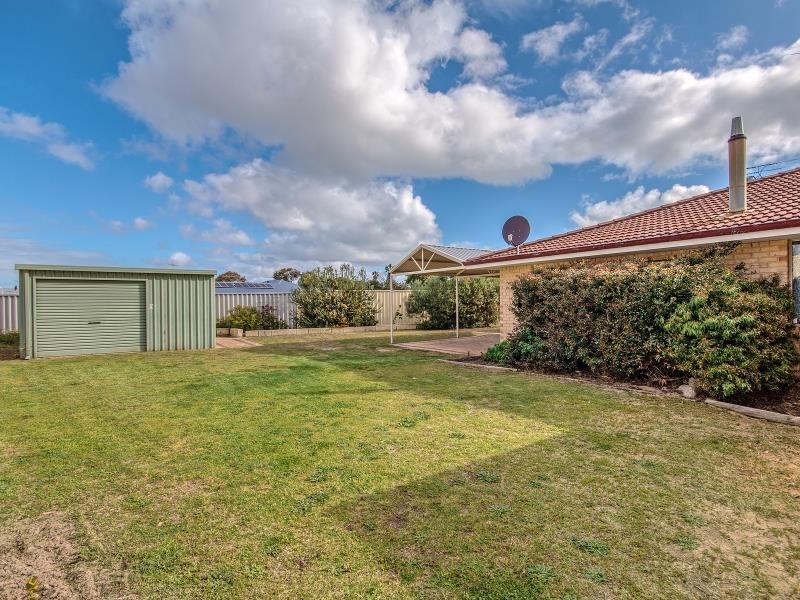 16 Wooleen Street, Golden Bay WA 6174