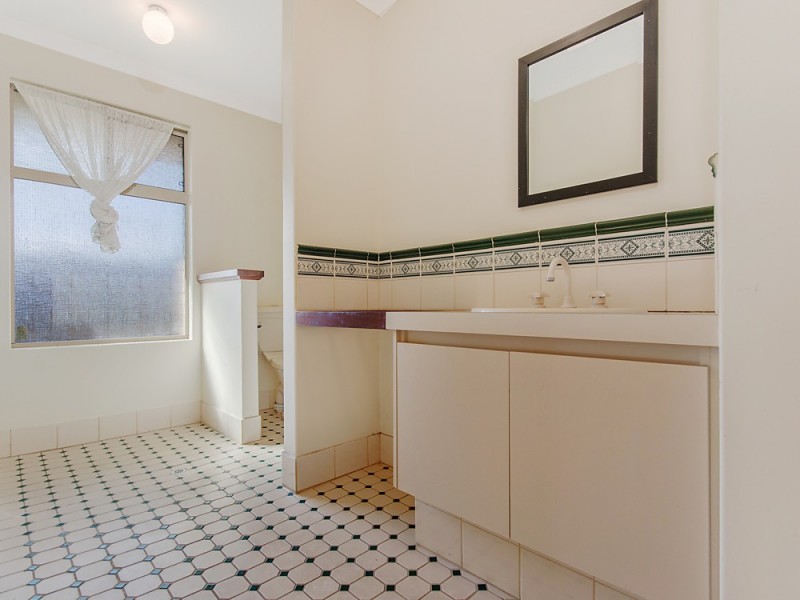 16 Wooleen Street, Golden Bay WA 6174