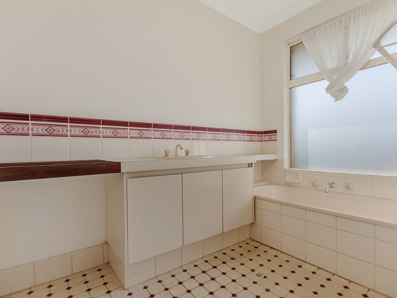 16 Wooleen Street, Golden Bay WA 6174