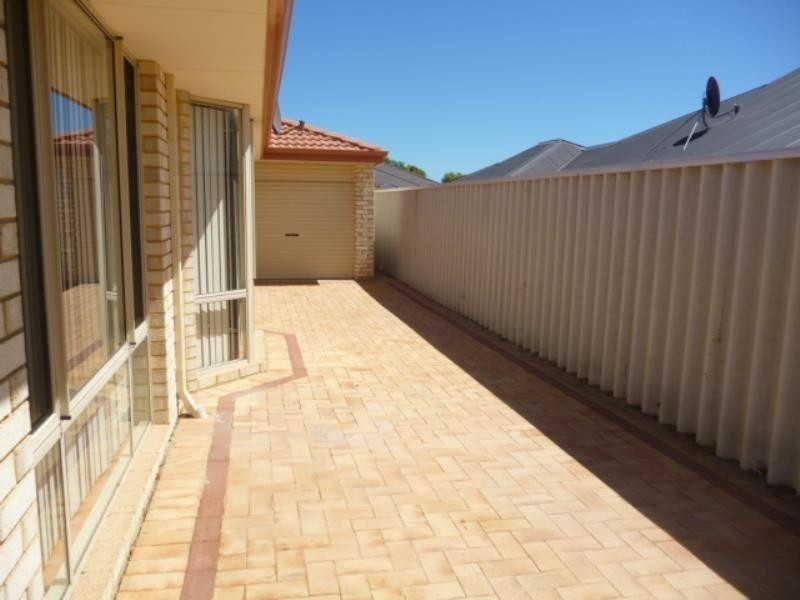 5 Lowell Street, Secret Harbour WA 6173