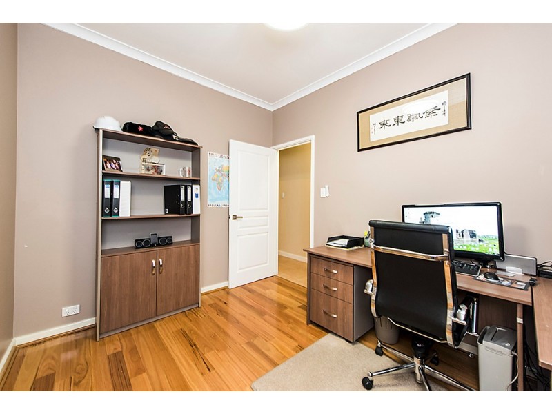 31 Yanrey Street, Golden Bay WA 6174