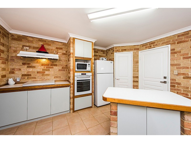 31 Yanrey Street, Golden Bay WA 6174