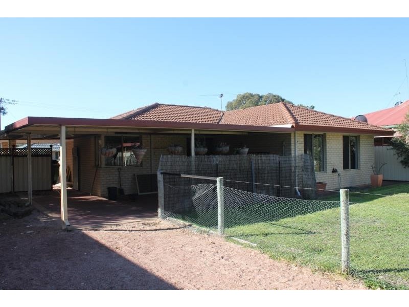 16 Maroonah Road, Golden Bay WA 6174