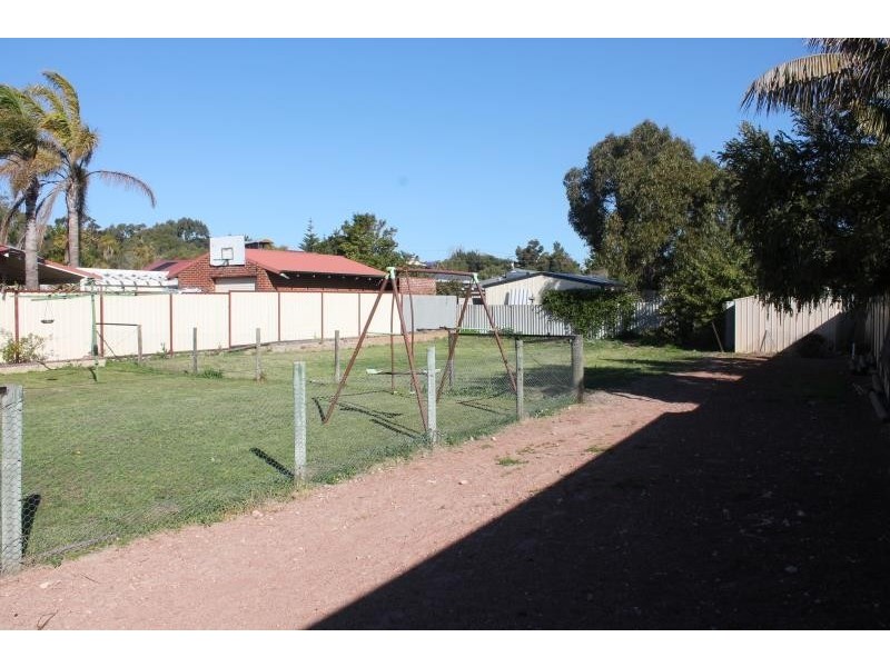 16 Maroonah Road, Golden Bay WA 6174