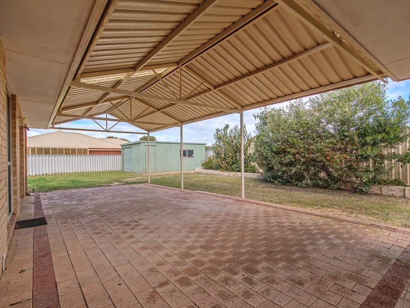 16 Wooleen St, Golden Bay WA 6174