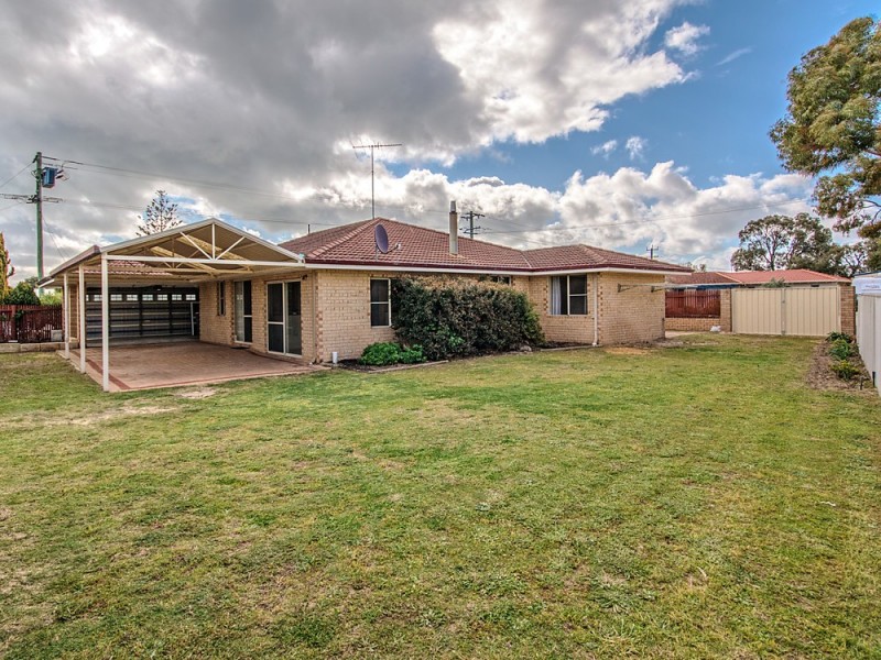 16 Wooleen St, Golden Bay WA 6174