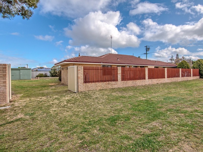 16 Wooleen St, Golden Bay WA 6174