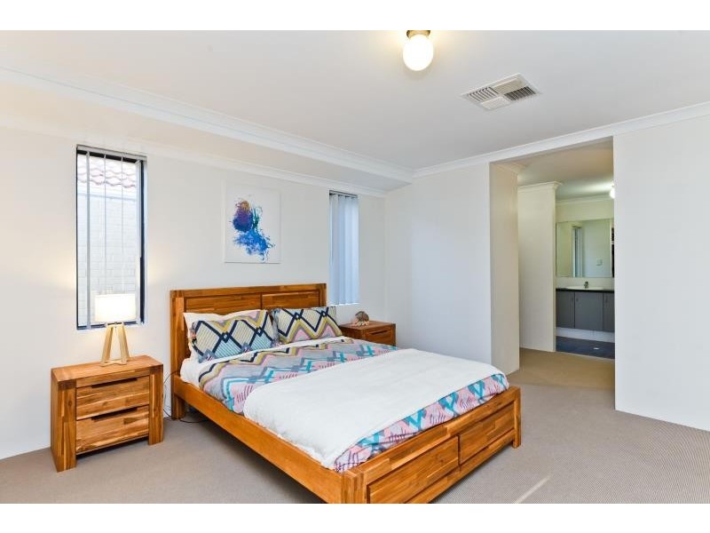 17 Springdale Boulevard, Secret Harbour WA 6173